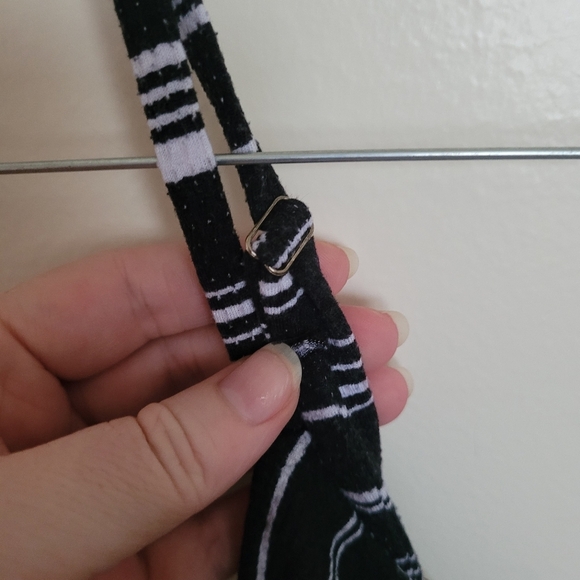 Wild Fable Black & White Striped Romper with Keyhole Size Small - Picture 5 of 7